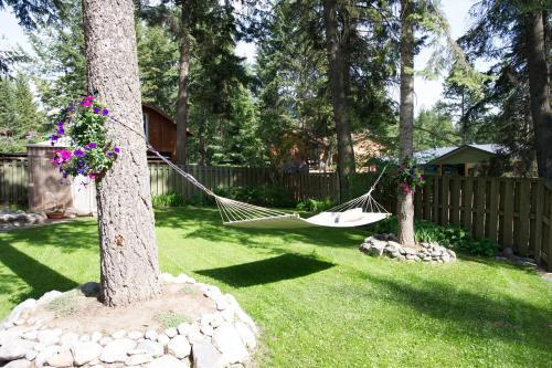 Auberge Kicking Horse Guest House Golden Exterior foto